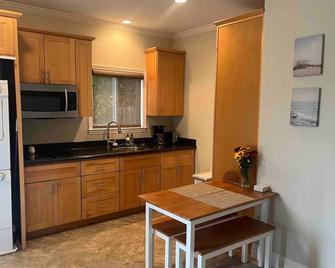 Cozy cottage walking distance from bart - Concord - Kitchen