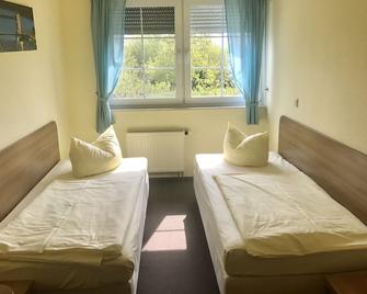 Hotel Gasthof Goldener Hahn - Frankfurt an der Oder - Bedroom