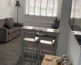 Riverside Park Ground Floor Apartment - St Neots - St. Neots - Essbereich