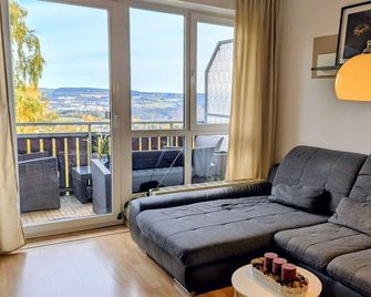 Weltenbummler Lodge in Schwarzenberg - Schwarzenberg - Living room