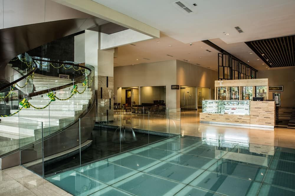 The Luxton Cirebon Hotel and Convention - Cirebon - Lobby
