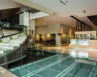 The Luxton Cirebon Hotel and Convention - Cirebon - Lobby