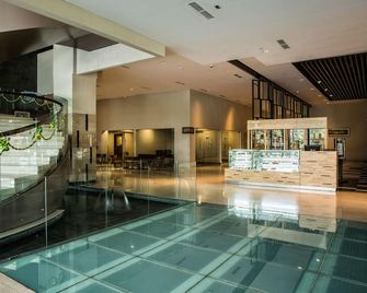 The Luxton Cirebon Hotel and Convention - סירבון - לובי