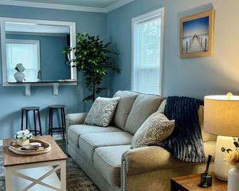 Cozy Home in Oakland Beach Nearby Airport - Warwick - Salon