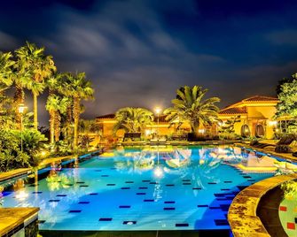 Palm Valley Pool Villa Resort - Seogwipo - Pool