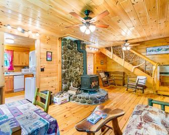 Lost Pond Cabin - Schroon Lake - Living room