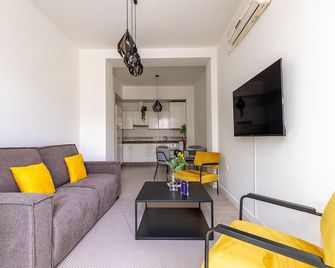 Thyssen Boutique Apartments by Caleta Homes - Málaga - Living room