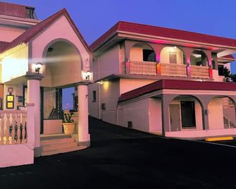 La Bella Oceanfront Inn - Daytona - Daytona Beach - Building