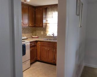 Great updated Long Island Entire Apartment Nr Airport, Beaches, Train, College - Baldwin - Kitchen