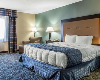 Regency Inn & Suites New London Mystic - New London - Habitación