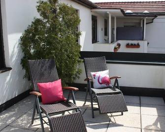 Familienzimmer mit Dusche, WC - Gabi Schindler - Mörbisch am See - Balcony