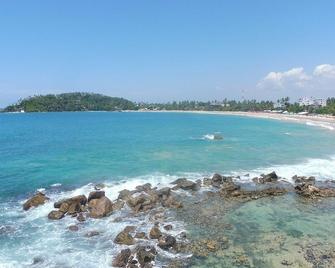 Awon Hotel - Mirissa - Beach