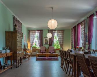 JR's House Hostel - Yerevan - Dining room