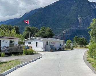 Retasket Lodge and RV Park - Lillooet