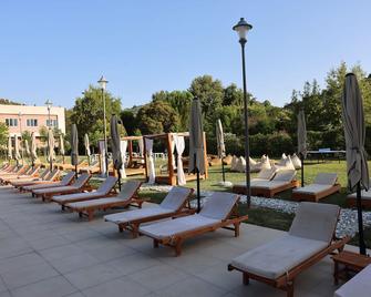 Hotel Colombo - Berat - Innenhof