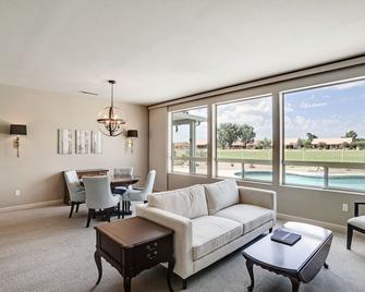 House with Private Pool on Golf Course in Sun City West Arizona - Sun City West - Sala de estar