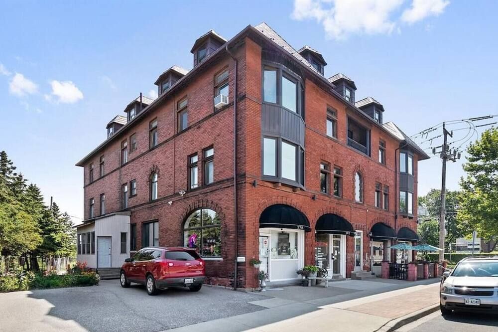 Executive 2bd 58` Tv+wifi+ac+parking+kitchen - Windsor - Bâtiment