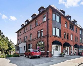 Executive 2bd 58` Tv+wifi+ac+parking+kitchen - Windsor - Bâtiment