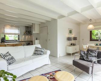 Holiday Home in Small Holiday Park near Veerse Lake - Wolphaartsdijk - Living room