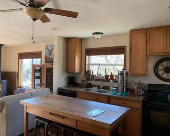 Beach and Bay Rental - Strathmere - Kitchen