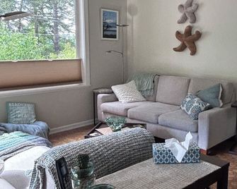 Welcome Kye Bay Nest at the beach - relax, restore, and explore. H820823952 - Comox - Huiskamer
