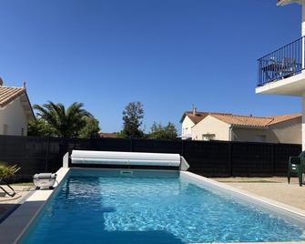 House Rental with Wifi Pool in Saint-Palais-sur-Mer - Saint-Palais-sur-Mer - Piscine