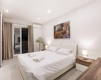 Spacious 3BR designer home just off the promenade by 360 Estates - Saint Paul’s Bay - Sypialnia