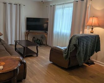 Sweet Home in the Countryside, just minutes from Downtown Harriman - Harriman - Obývací pokoj