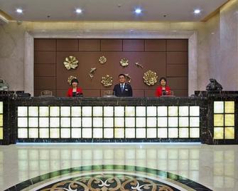 Dandong Riverside International Hotel - Dandong - Front desk