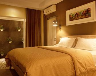 Dasinem Family Homestay - Yogyakarta - Bedroom
