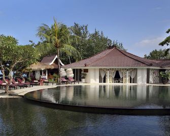 كيراتون جيمباران بيتش ريزورت - South Kuta - حوض السباحة