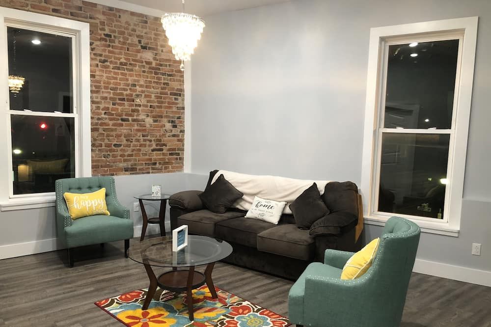 Heart of downtown Canton - Canton - Huiskamer