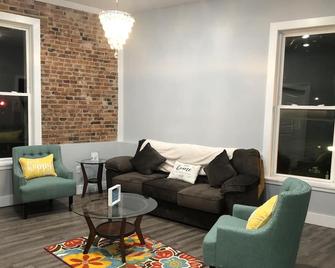 Heart of downtown Canton - Canton - Huiskamer