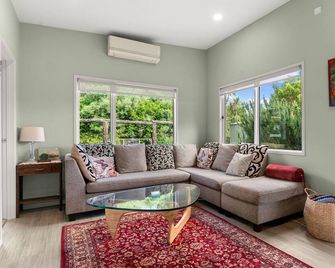 Garden Sanctuary - A Coastal Retreat for the Whole Family - Kaiwaka - Sala de estar