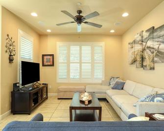 236 Ocean View 2 Bedroom Condo by RedAwning - Pismo Beach - Living room