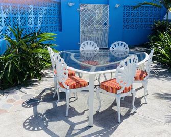 Beautiful Newly Stocked and Decorated Villa, Walking Distance To Beach - Newcastle - Patio