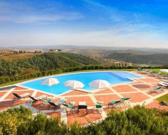 Villa Vignola by Halldis - Montaione - Piscina