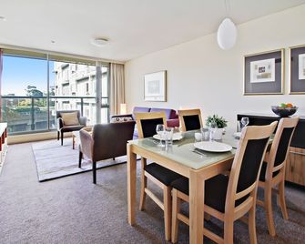 28 Southbank Apartments - Melbourne - Dining room