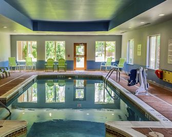 Holiday Inn Express & Suites Hamburg By IHG - Hamburg - Pool