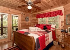 Red Apple Mountaintop Cabin Hot Tub, Wifi, Pet Friendly, Fireplace, Pit, Best Views - Blue Ridge - Bedroom