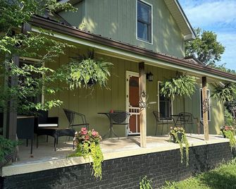 4-bedroom house in marvelous Lynchburg with private inground pool and sauna - Lynchburg - Edificio