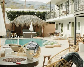 Tiki Hotel - Palm Springs - Piscina