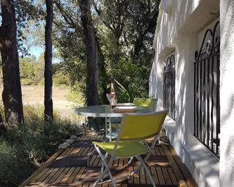 fully equipped studio on the way to saint jacques de compostelle GR653A - Lorgues - Patio