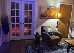 Northern Lights- Relax, Unwind, & Enjoy - Two Harbors - Living room