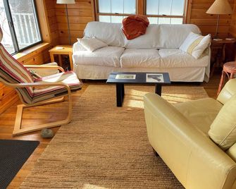 Charming, rustic, cottage on Penobscot Bay - Northport - Sala de estar
