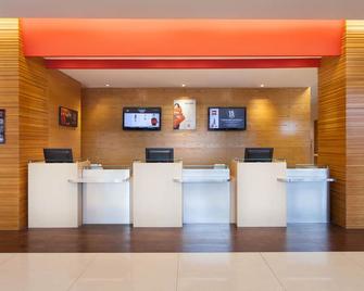 Ibis Balikpapan - Balikpapan - Front desk