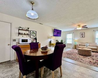 Bailee's House in Monroe - Monroe - Comedor