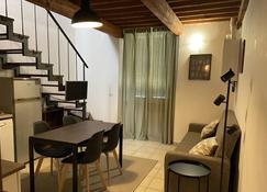 The Upper House is an appartamentino with loft - Livorno - Restauracja