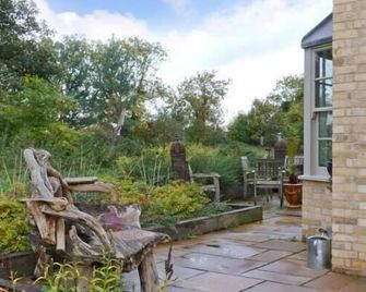 Shortmead Cottage, Family Friendly, With Open Fire In Biggleswade - Biggleswade - Patio