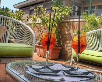 Dal Moro Gallery Hotel - אסיסי - פטיו
